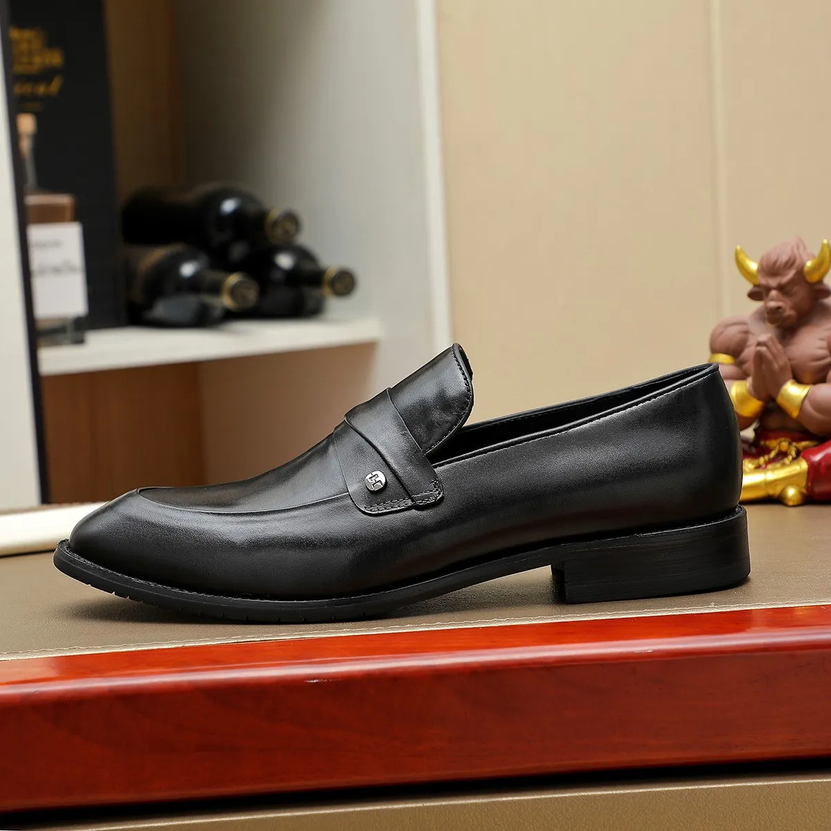 Men's shoes 💰460 Ferragamo [Ferragamo] top imported suit men's shoes 💯Original copy of the official website, product materials: selected imported embossed calfskin + luxury hardware buckle accessories ~ imported water-dyed cow 🐂 leather lining. Strong three-dimensional visual effect, original combination outsole, multiple colors available😘 Size: 39-44 (38.45.46. Customized)